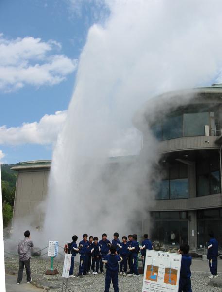 諏訪湖間欠泉センター